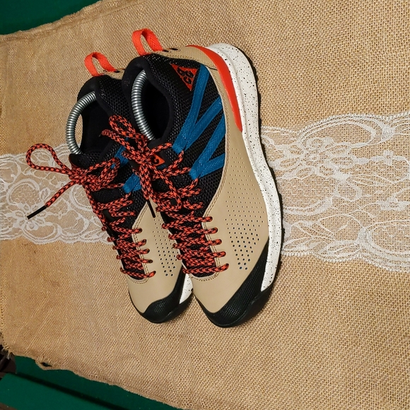 Nike ACG Okwahn II "Desert" Men's Hiking Shoes Sz 6, Black/Tan/Orange, Like New - Picture 4 of 7